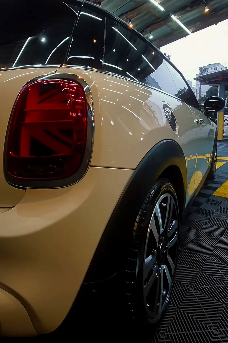Lanterna traseira do Mini Cooper branco